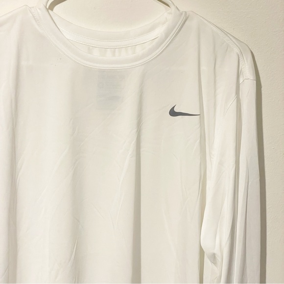 Nike Size XL White Athletic Cut Dri Fit Long Sleeve Top Workout NEW - Picture 2 of 5